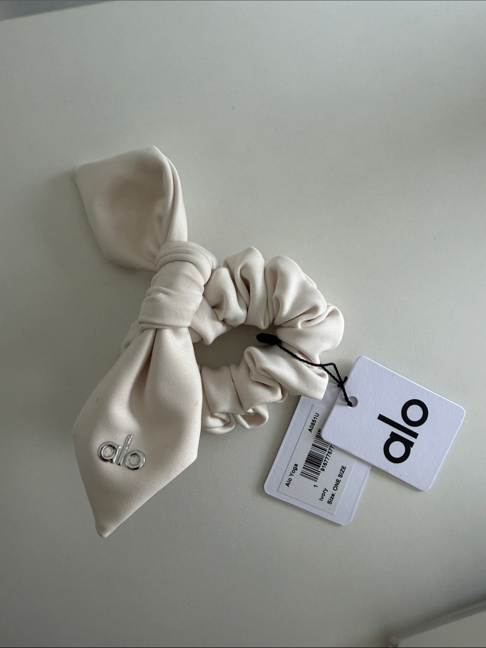 ALO Airlift Rhythm Scrunchie Ivory